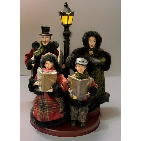 Valerie Parr Hill QVC Dickens Carolers Christmas Family Lamp Post & Base 2013 - Picture 12 of 16
